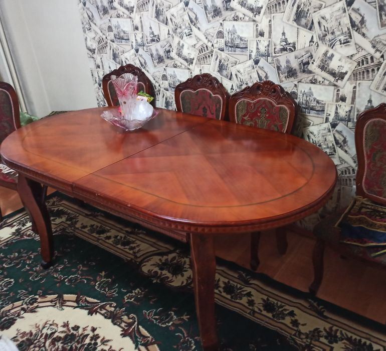 Раскладной стол в гостинную