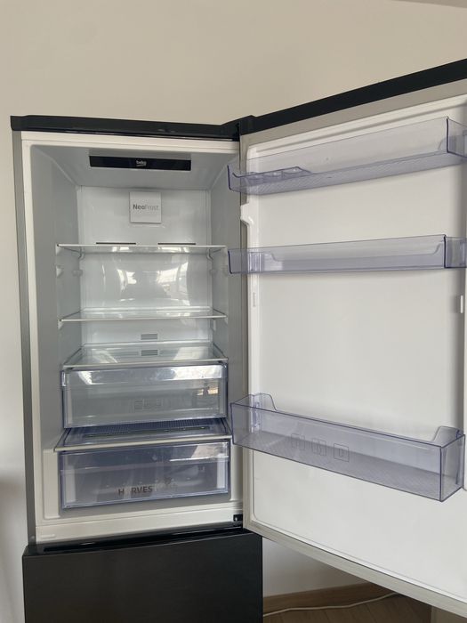 Combină frigorifică Beko RCNA366E40ZXBRN – Stare impecabilă