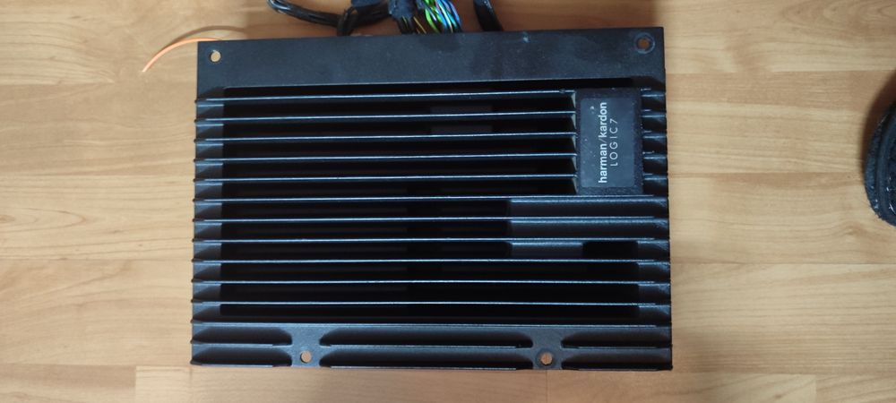 Сабвуфер Harman Kardon Logic 7