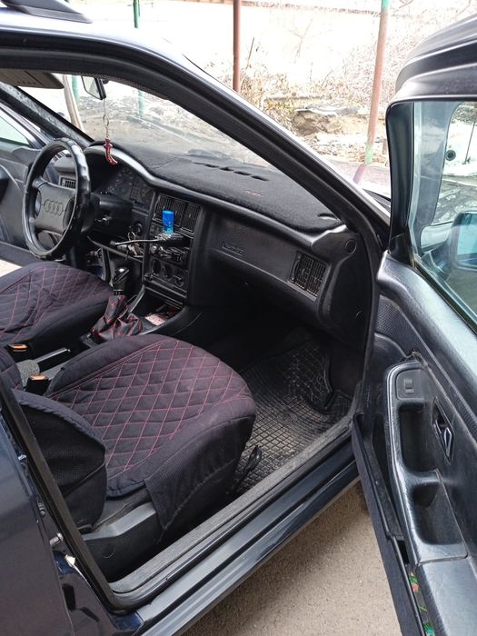 Продам автомобиль Ауди 80б4 универсал.