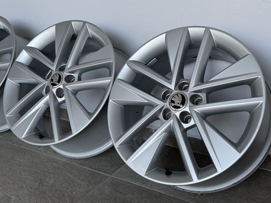 17” Оригинални джанти Skoda 5х100 Rapid Scala Kamiq Praktik Fabia 7J ET 46