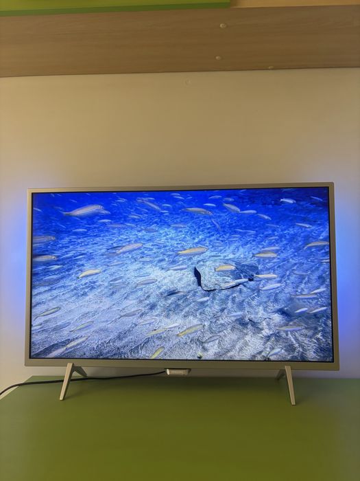 Philips 32PFS6402 32” Full HD Smart TV с Ambilight
