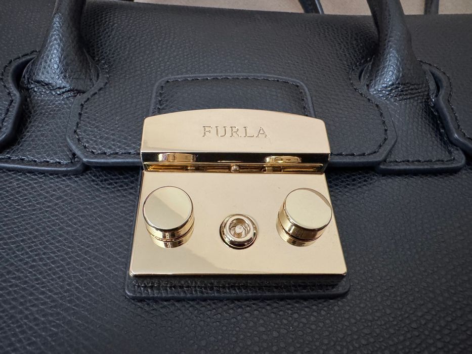 Черна чанта Furla Metropolis Satchel