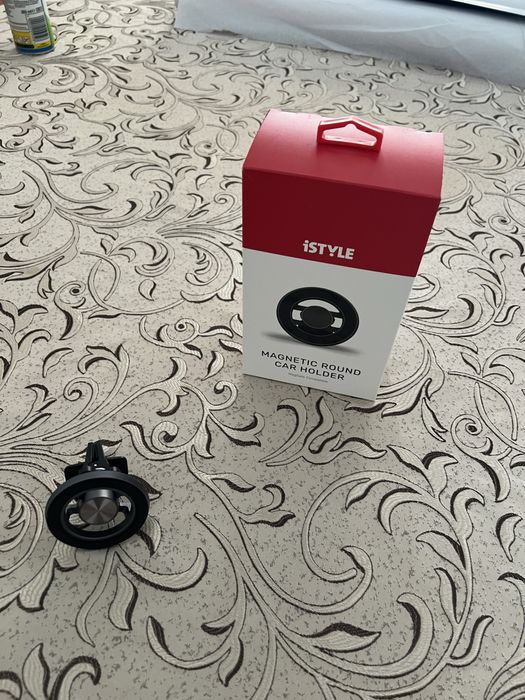 Vand suport metalic pentru telefon