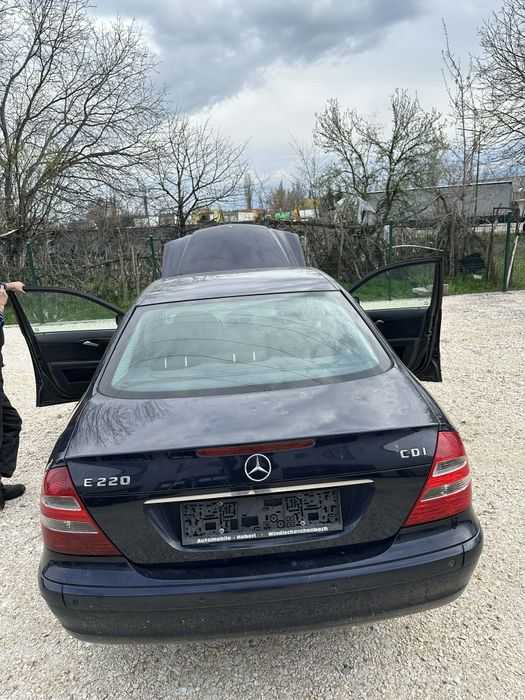 Mercedes E220 -150к.с