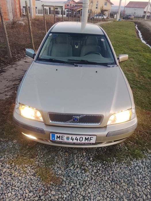 Volvo v40 an 2001 motor 1.9 ,adusa fin austria