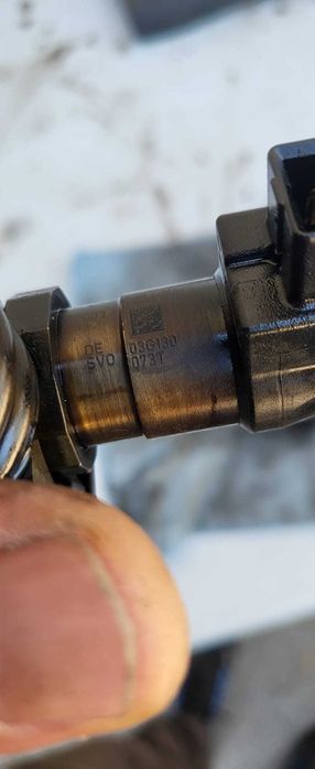 Injector 2.0 tdi  Volkswagen VW Passat B6 / Audi / Seat - cod 03G130073T - pret per bucata