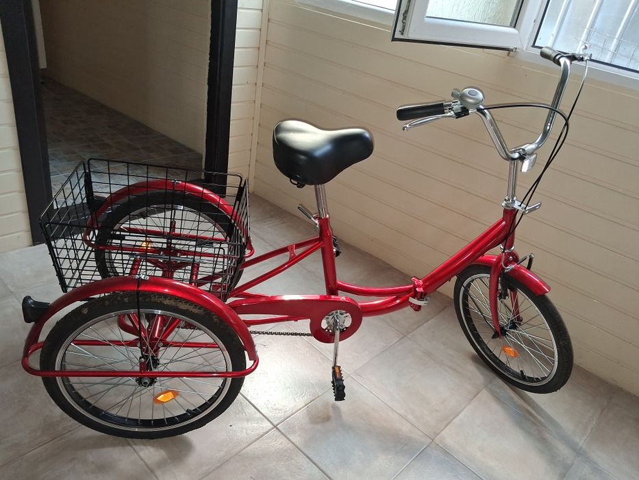 Tricicleta cu pedale si cos de cumpărături