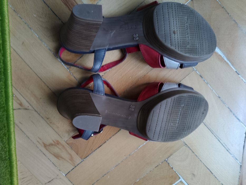 Sandale de piele, marime 38 si 36, stare foarte buna, 22  lei perechea