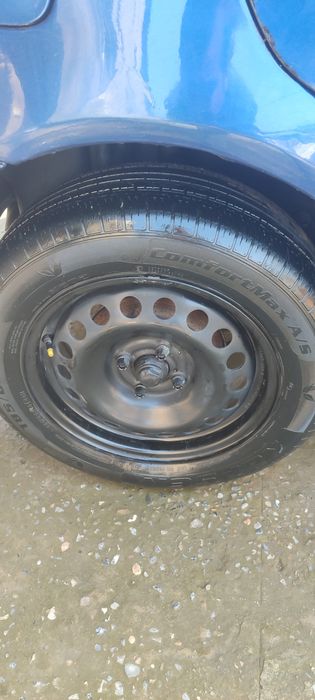 Продам  комплект балон r15