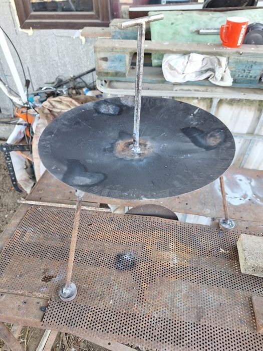 Disc de  gratar  cu picioare detasabile
