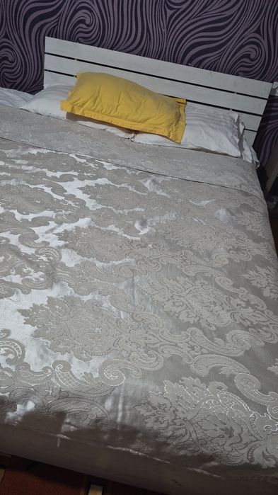 Двуспальная кровать