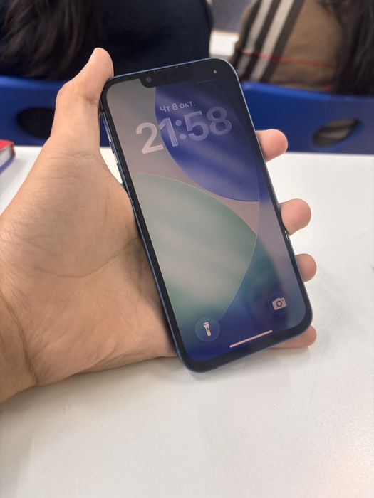 Продам Айфон 13