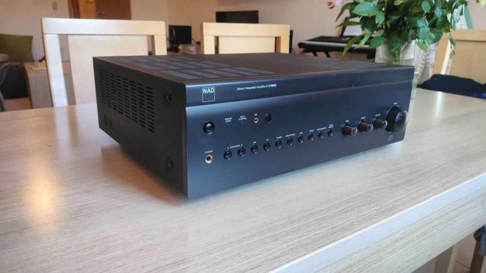NAD C375BEE интегриран усилвател + DAC 2 / аудиофилски усилвател