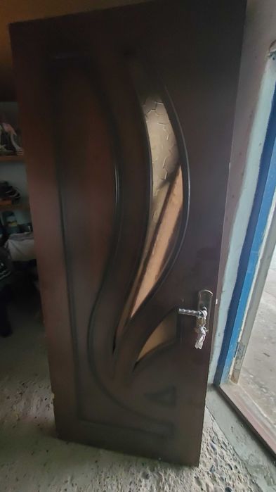 Eshik sotiladi tel qiling