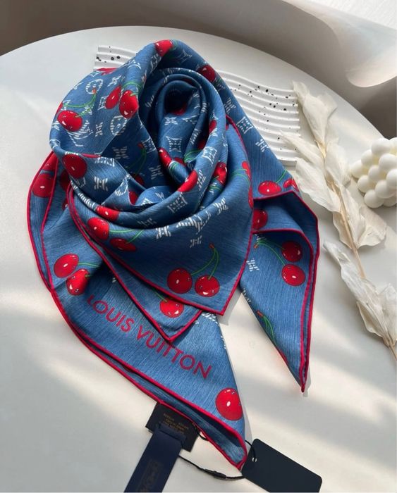 Шалове dior louis vuitton