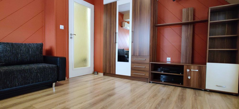 Дава се под наем Двустаен апартамент в Плевен, Широк център - 56 кв.м за 255 € - Снимка #1