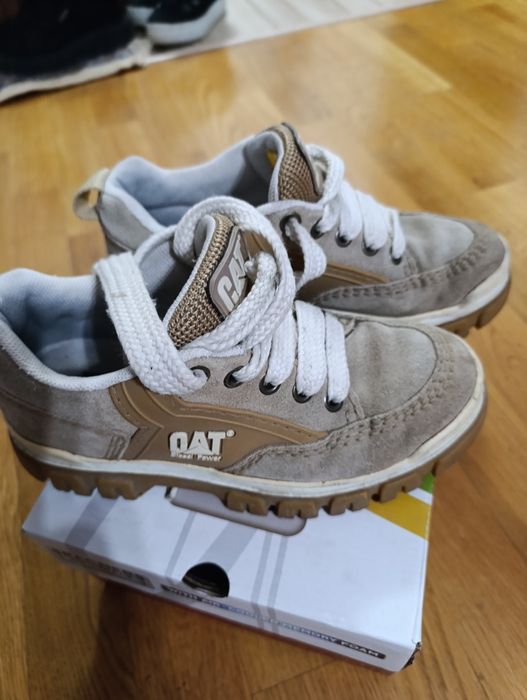 Vând sneakers Caterpillar femei