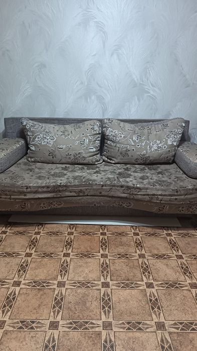 Продам диван и два кресла