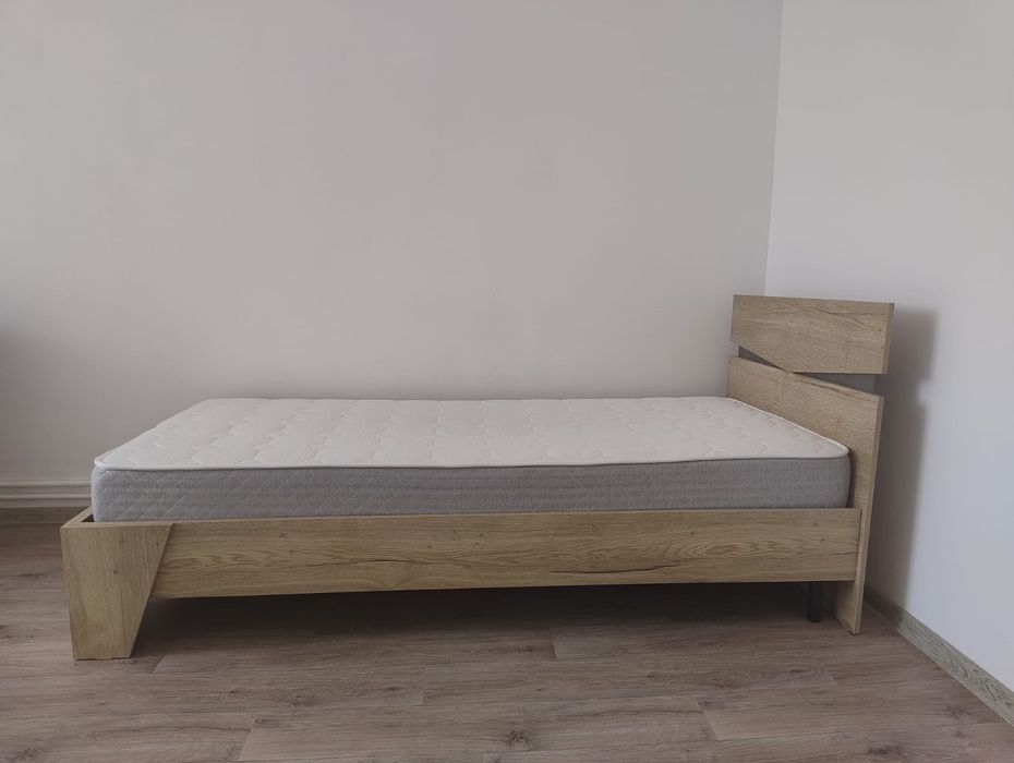 Продам кровать с матрасом