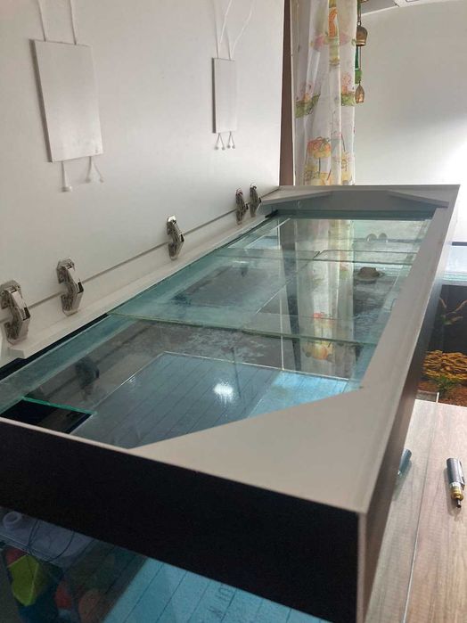 Продавам аквариум 245л (110х45х50) + шкаф и оборудване