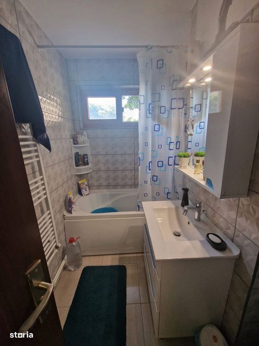 De vanzare apartament cu 2 camere,bucararie spatioasa, garaj