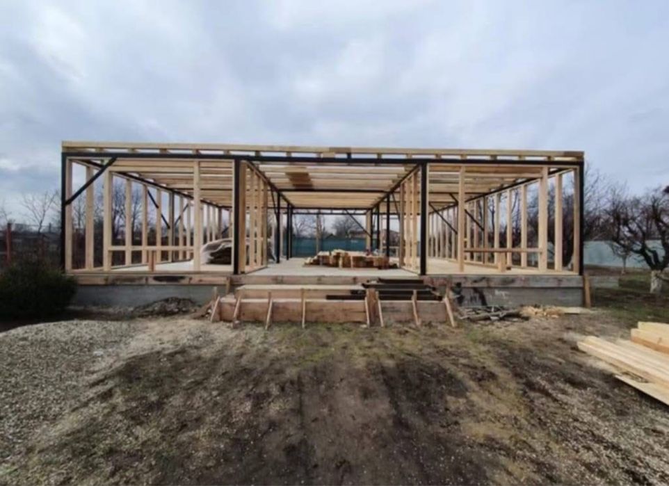 Vand case modulare pe structura metalica