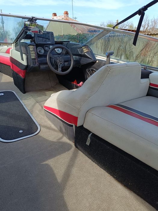 Vand Barca cu motor Bayliner Arriva