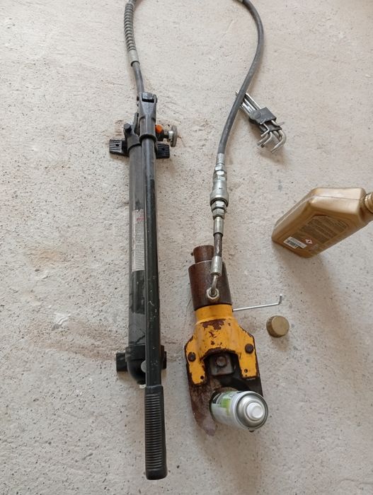 Cleste Hidraulic pt tăiat Țevi,cabluri,fier.