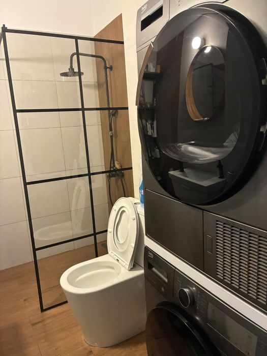 Proprietar inchiriez apartament 3 camere cu curte proprie si foisor Grivita / 1 Mai