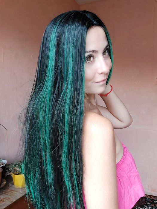 Продам парики из искусственных волос.