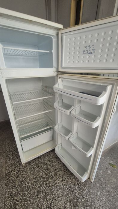 Продавам хладилник AYCO