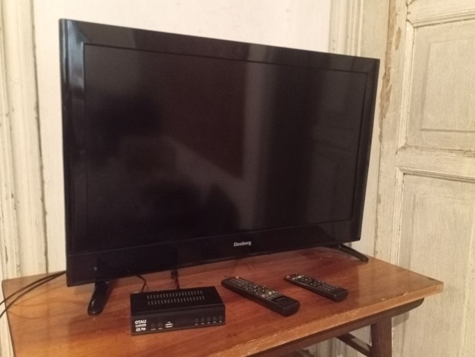 Продам телевизор Elenberg . Диагональ 81 см .