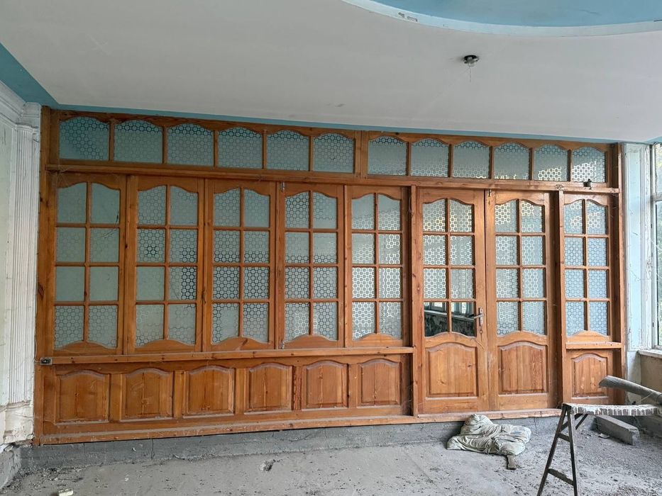 Yogʻochli veranda