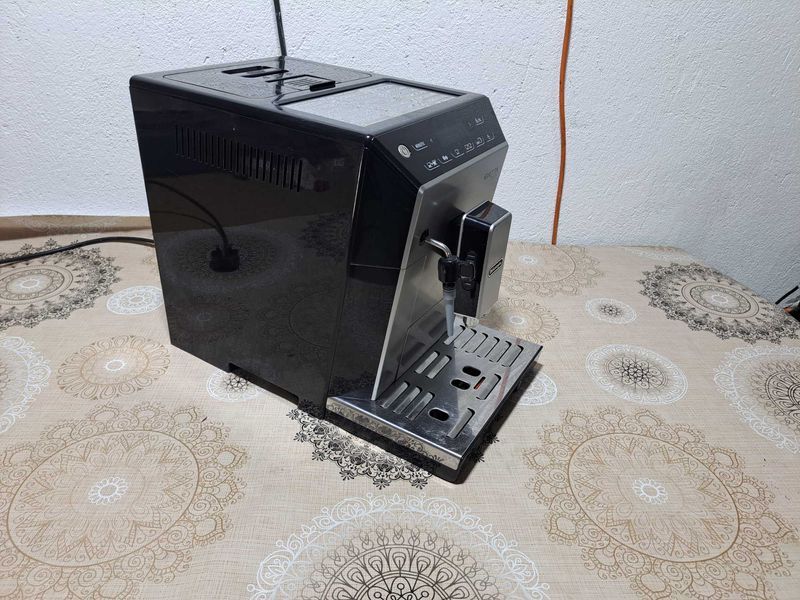 Кафемашина - Delonghi Eletta plus ECAM 44.620.S
