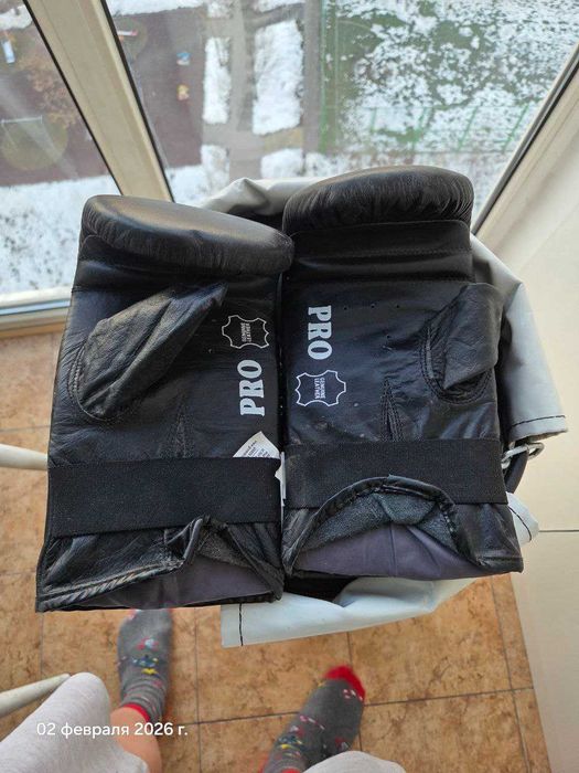 Боксерская груша с перчатками