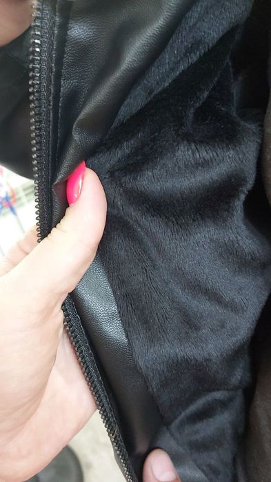 Продается осенняя кожаная куртка