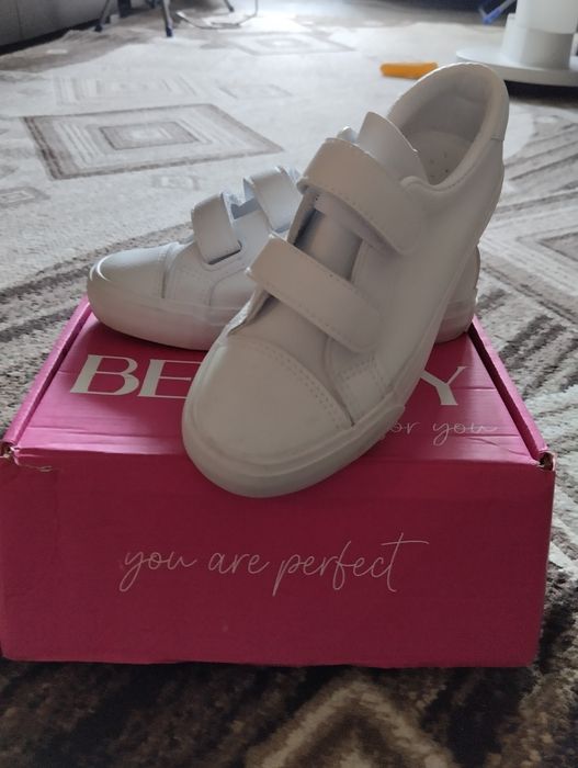 Кроссовки для девочки +подарок