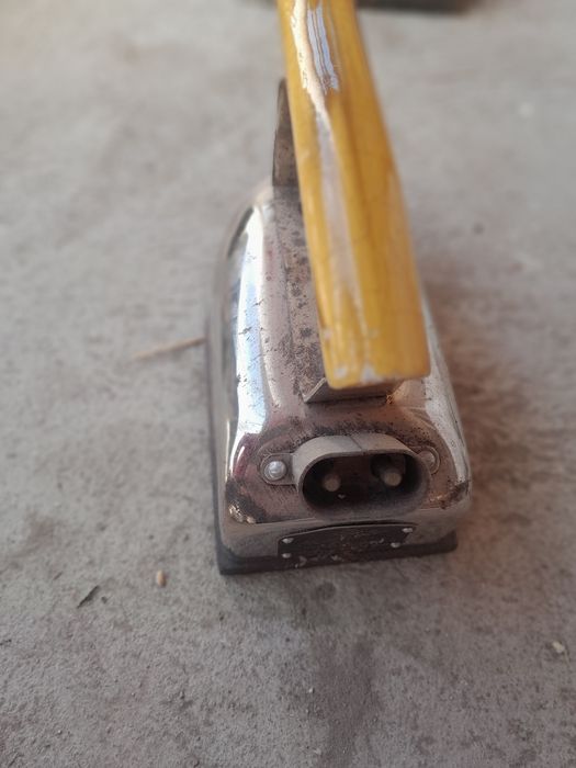 Fier de călcat vechi