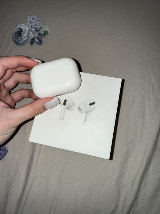 Продам air pods pro . Оригинал, с коробкой