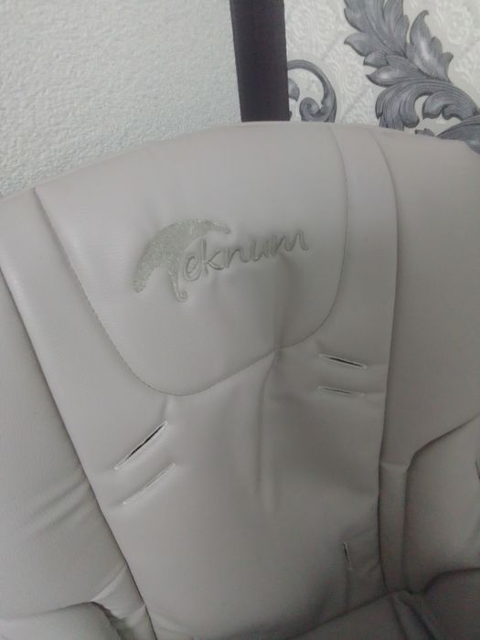 Стол детскии для сиденья до 3лет