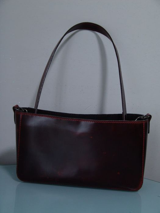 Продаю женскую кожаную сумку