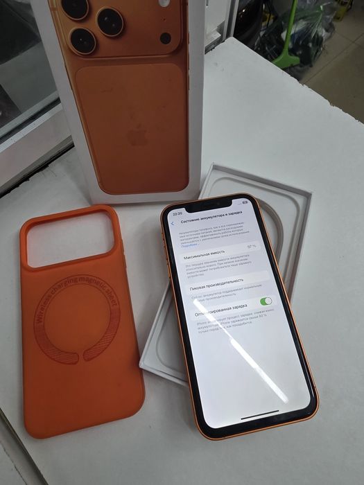 Apple iPhone xr в корпусе 17pro max