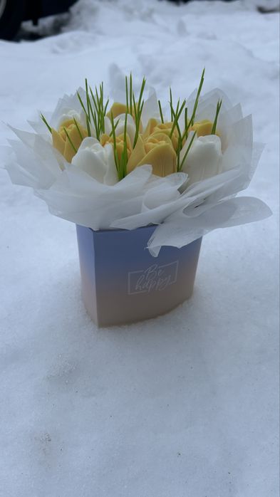 Aranjament floral din ceara de soia !