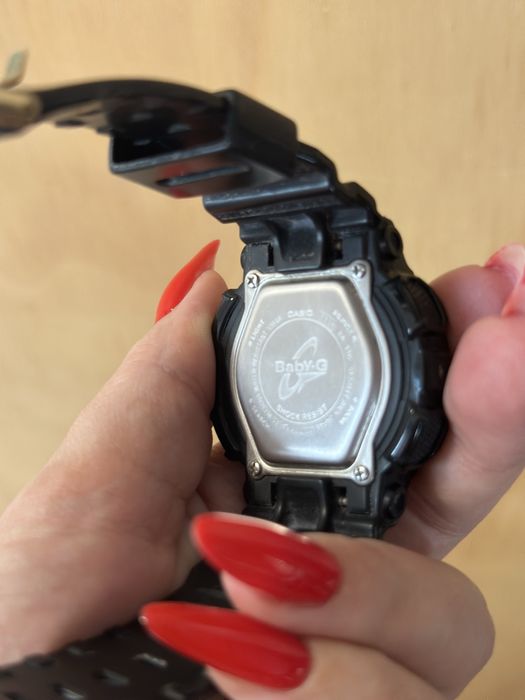 Два часовника baby G