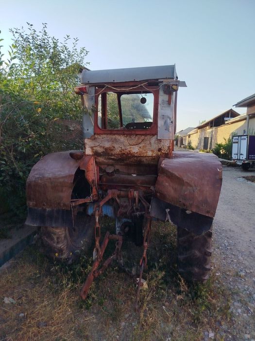 Traktor sotiladi