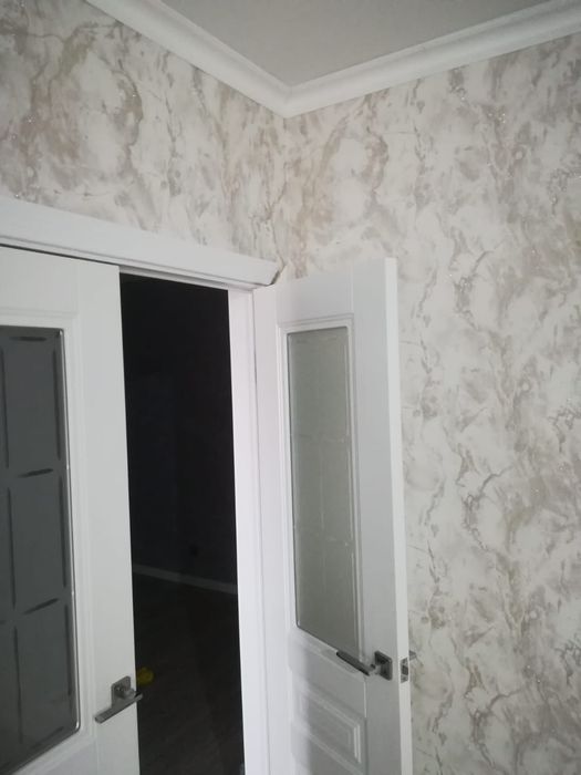 Поклейка обоев качественно