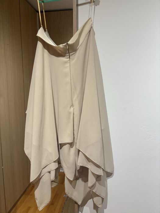 Fusta asimetrica din voal