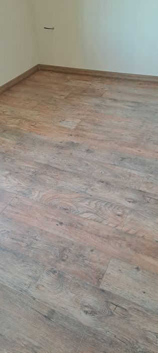 Предлагам монтаж на ламинат