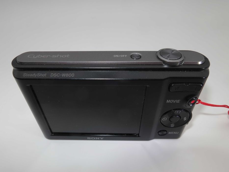 Sony Cyber-shot W800 ултра компактен цифров фотоапарат, дигитална камера, като НОВА, 20MP, 5x оптичен зум, в перфектно работещо състояние